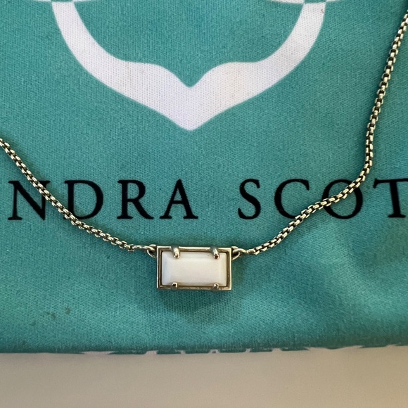 Kendra Scott Gold Short Pendant Necklace - Picture 2 of 2